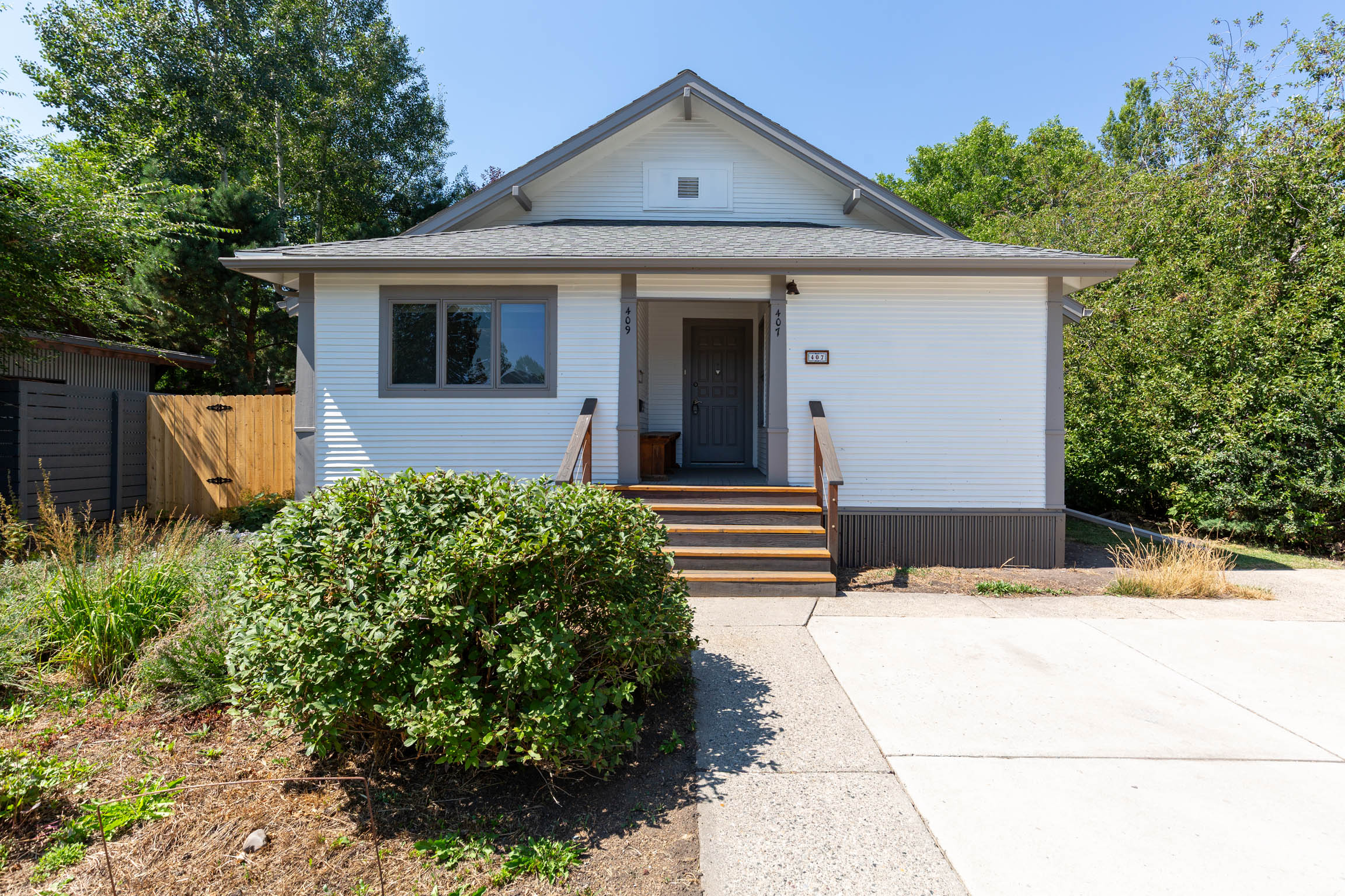 407 North Broadway Avenue